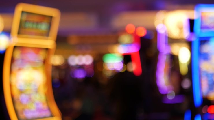 Tampilan permainan Big Bass Bonanza dengan gulungan slot dan simbol ikan di platform abah 138